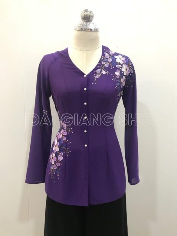Bà ba nữ tím vẽ hoa