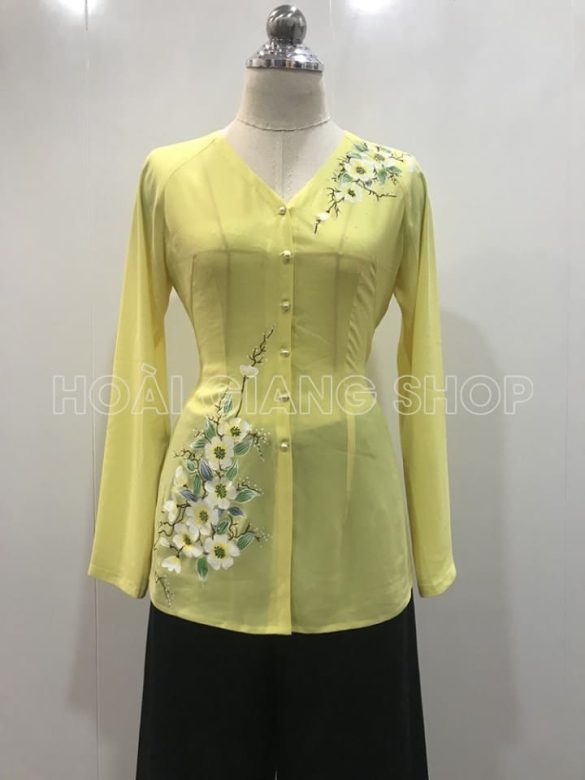 Bà ba nữ vàng vẽ hoa cúc trắng