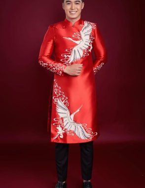 áo dài nam đỏ vẽ hạc