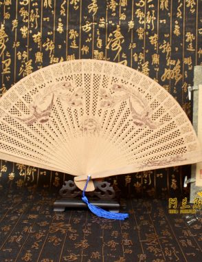 quạt gỗ hương trung quốc
