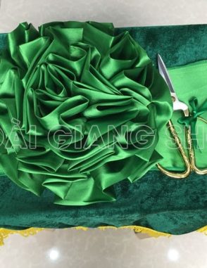 cho thuê bộ cắt khánh thành màu xanh lá