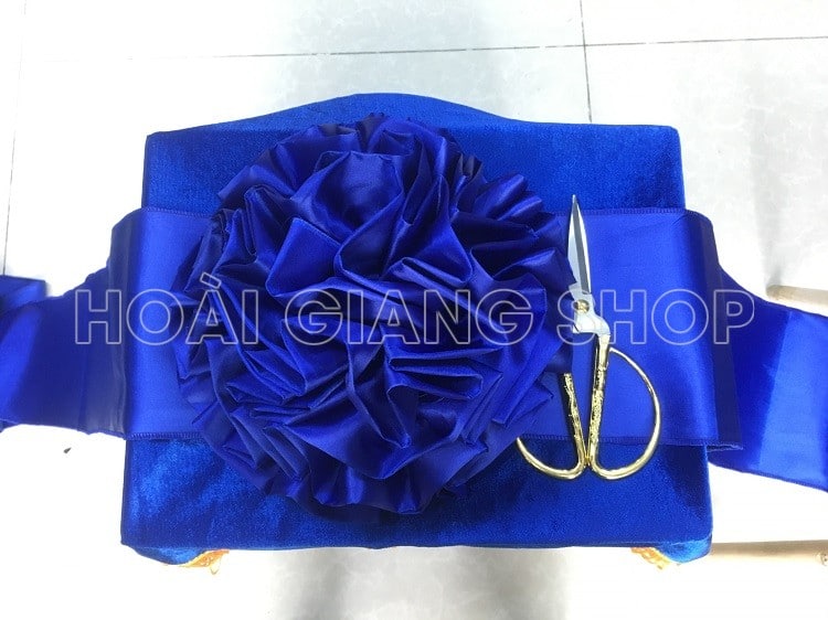 cho thuê bộ khánh thành màu xanh dương