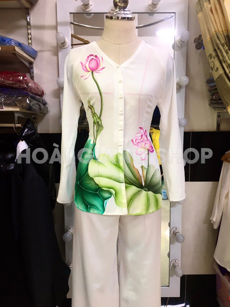 bà ba nữ hoa sen sang trọng