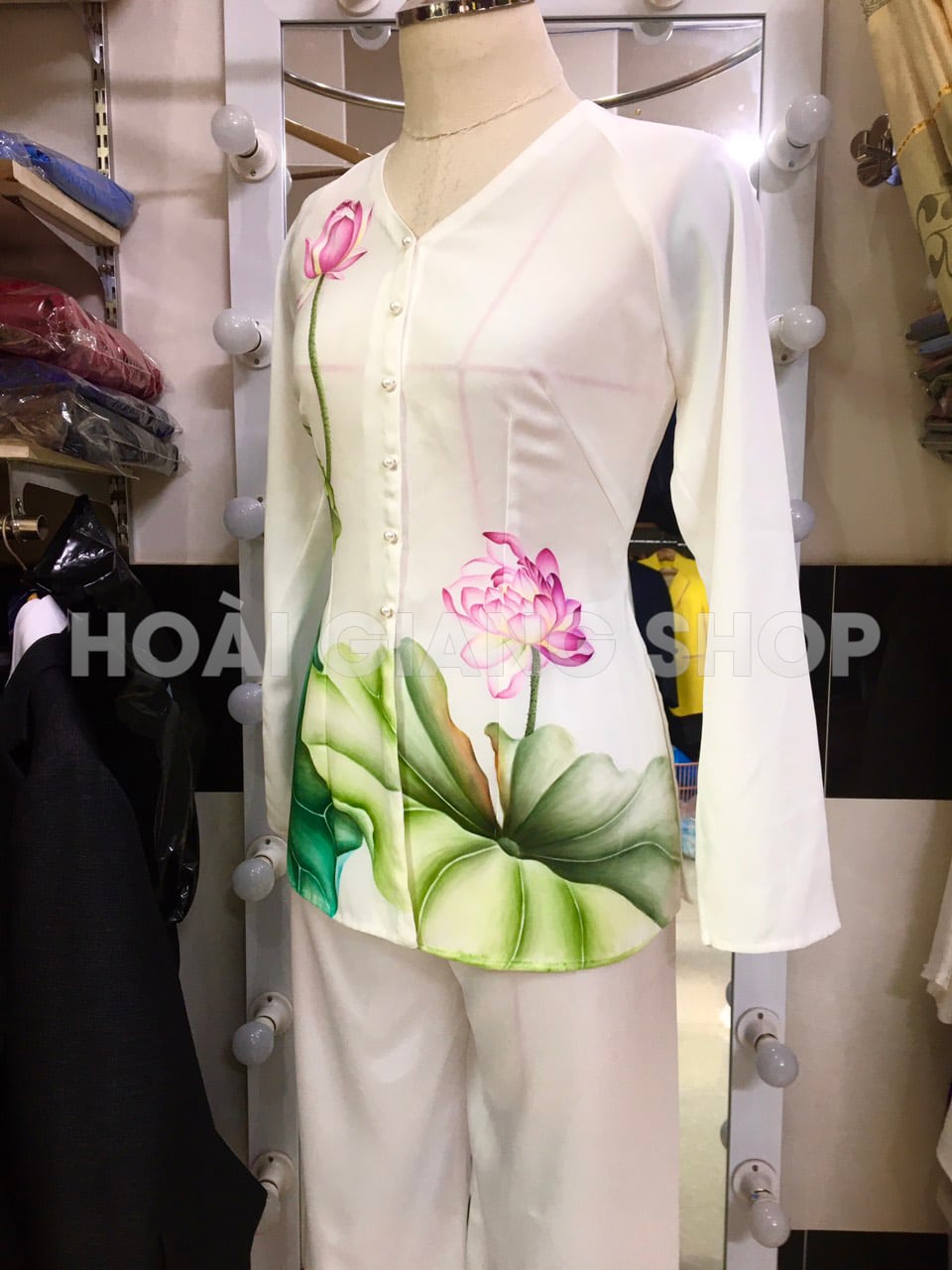 bà ba nữ hoa sen sang trọng