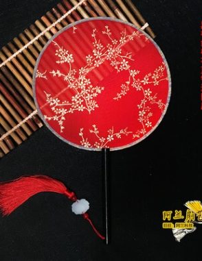 quạt cổ trang đỏ hoa mai