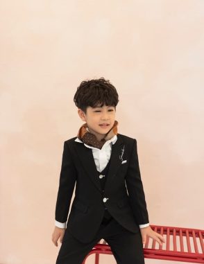 bán vest trẻ em màu đen