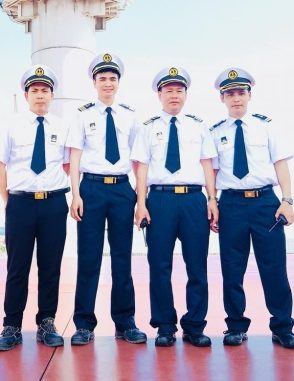 cho thuê trang phục thuyền trưởng