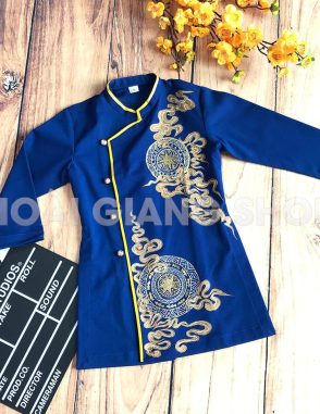 áo dài bé trai vẽ trống đồng