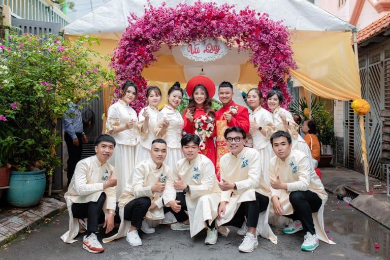 cho thuê áo khỏa bưng quả