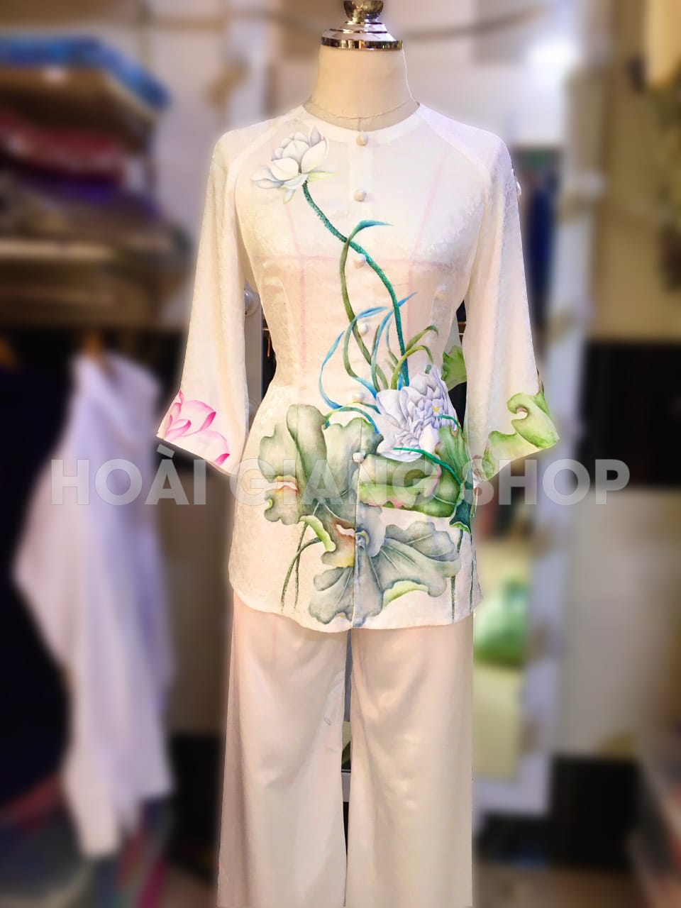 bà ba nữ gấm trắng vẽ hoa sen