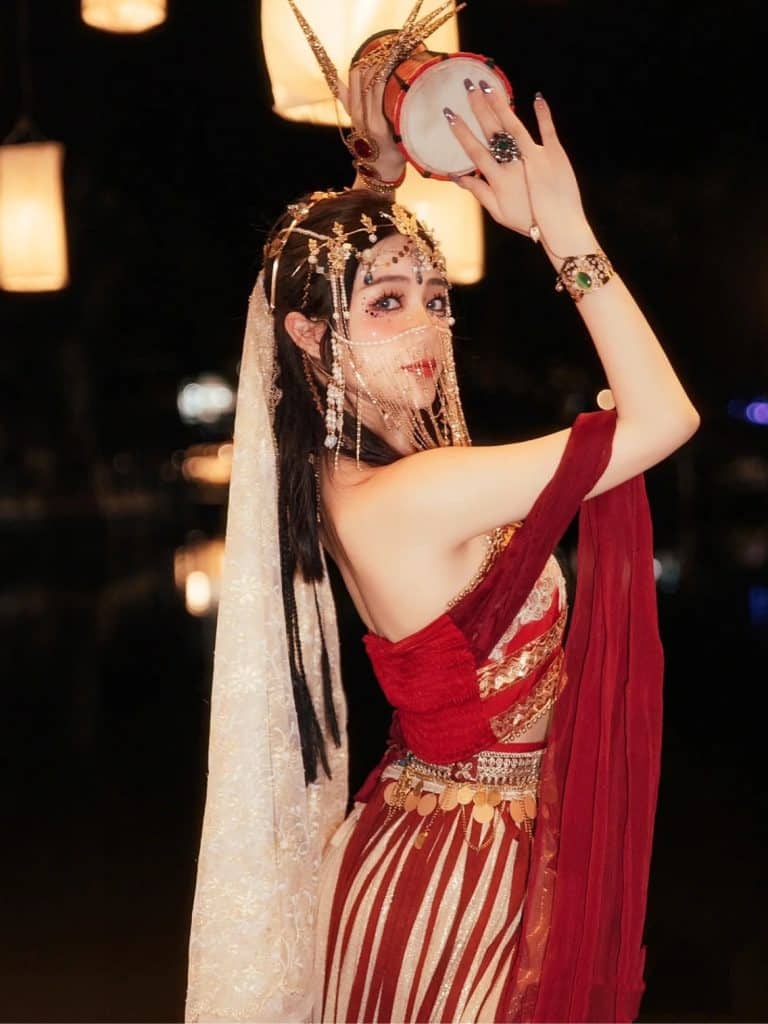 thuê trang phục múa đôn hoàng
